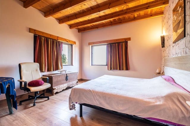 3 sypialnia Finka/Dom wiejski na sprzedaż w Riogordo z basenem garażem - 285 000 € (Ref: 8430249)