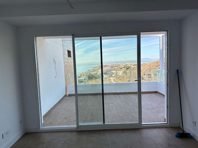 Apartamento de 2 habitaciones en Torrox en venta con piscina garaje - 365.000 € (Ref: 8541925)