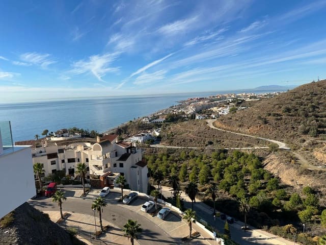 Apartamento de 2 habitaciones en Torrox en venta con piscina garaje - 365.000 € (Ref: 8541925)