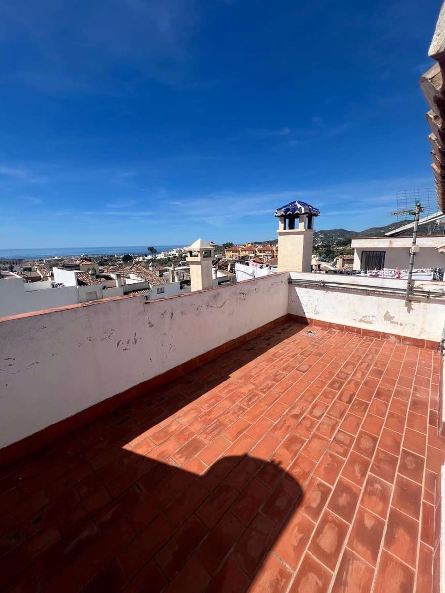 4 sypialnia Dom na sprzedaż w Nerja z basenem garażem - 385 000 € (Ref: 8752224)