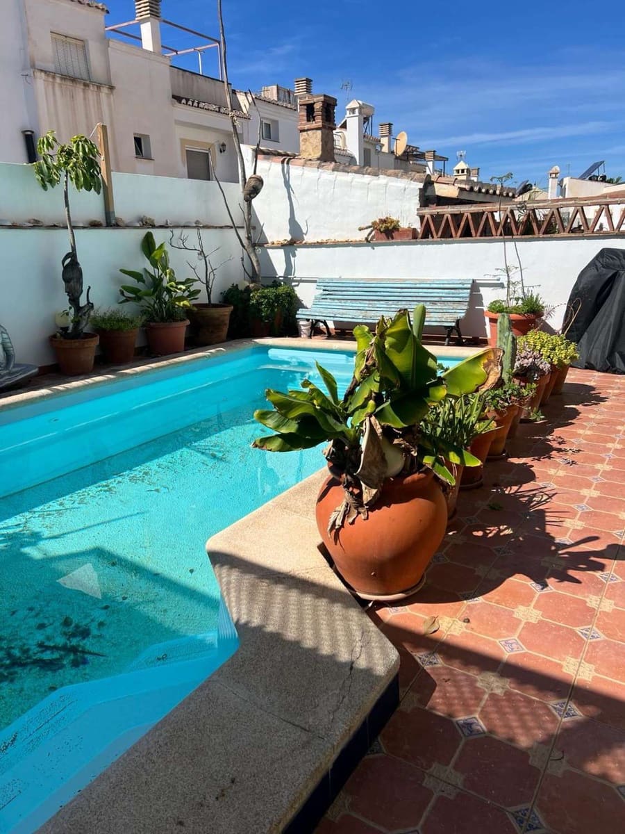 4 sypialnia Dom na sprzedaż w Nerja z basenem garażem - 385 000 € (Ref: 8752224)