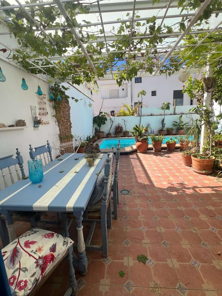 4 sypialnia Dom na sprzedaż w Nerja z basenem garażem - 385 000 € (Ref: 8752224)