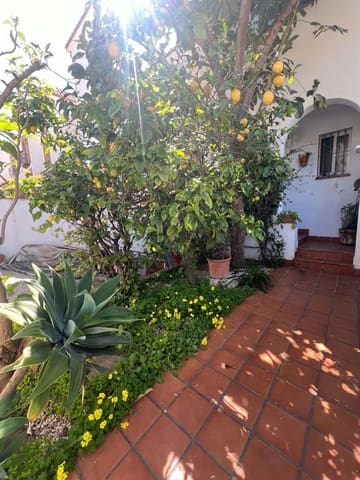 4 sypialnia Dom na sprzedaż w Nerja z basenem garażem - 385 000 € (Ref: 8752224)