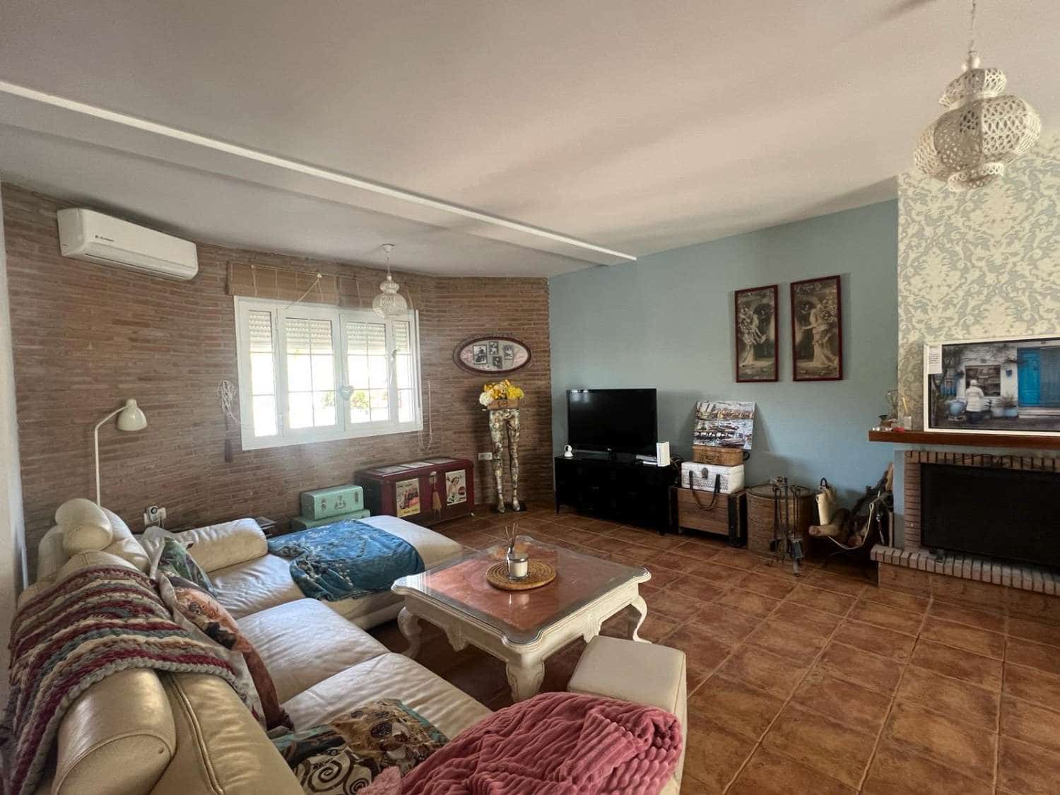 4 sypialnia Dom na sprzedaż w Nerja z basenem garażem - 385 000 € (Ref: 8752224)