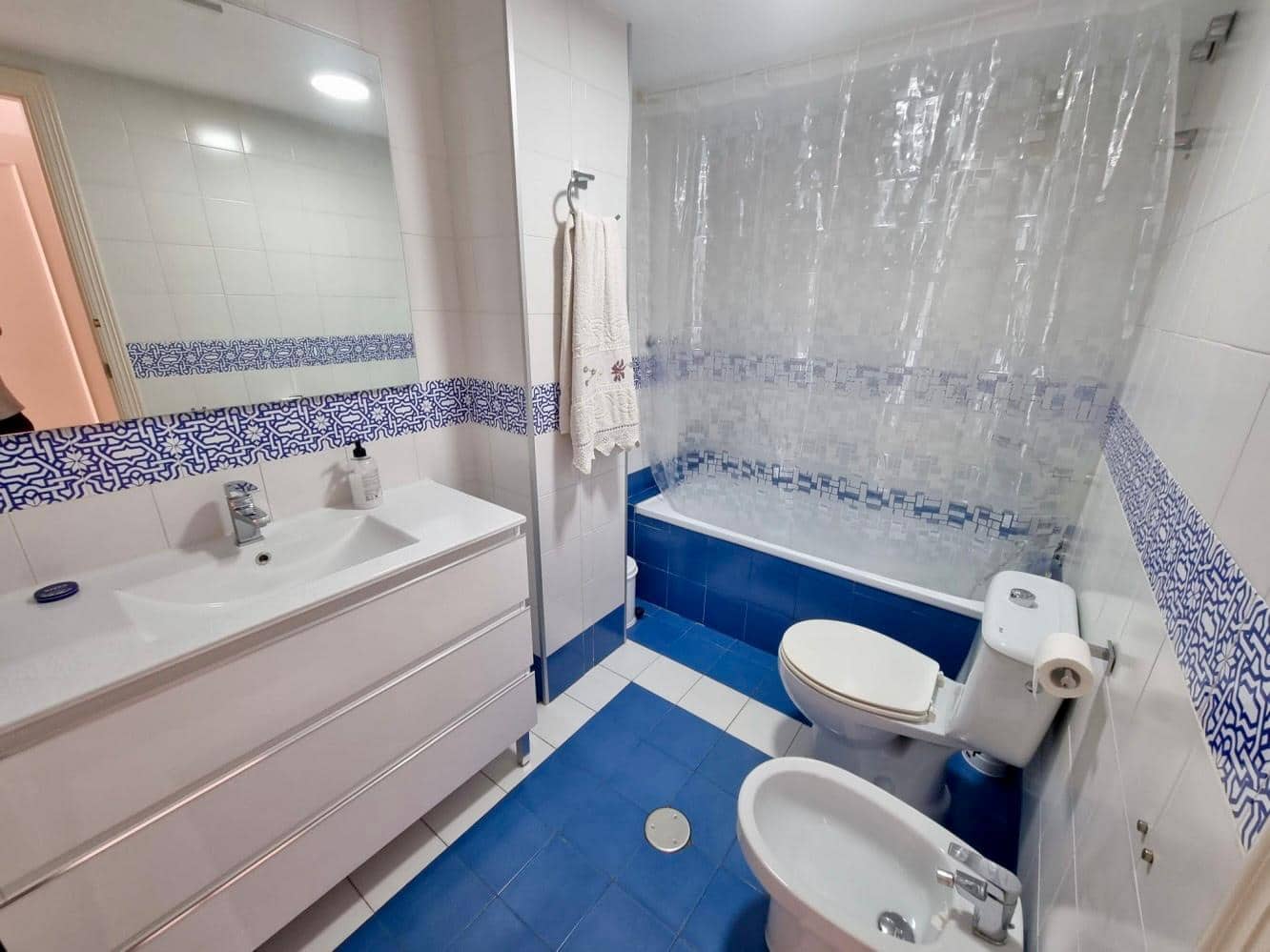 2 bedroom Apartment for sale in Nerja with pool - € 439,000 (Ref: 8912808)