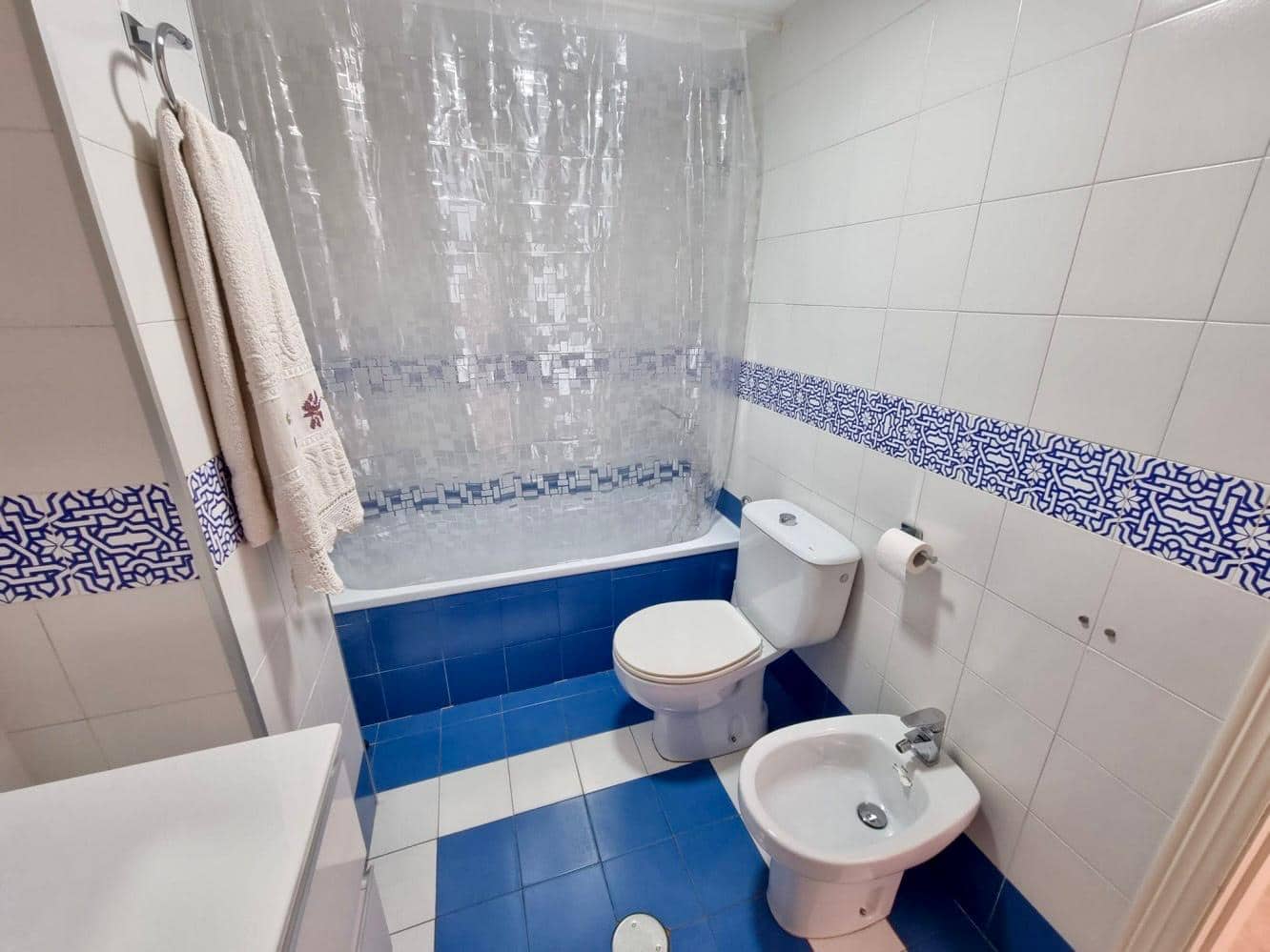 2 bedroom Apartment for sale in Nerja with pool - € 439,000 (Ref: 8912808)