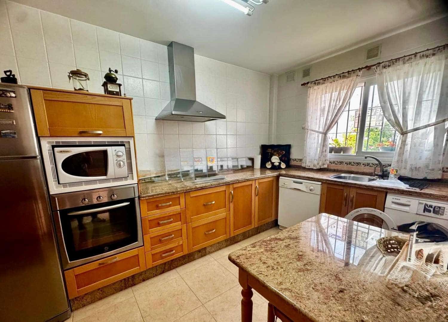 4 quarto Moradia em Banda para venda em Torrox com piscina - 490 000 € (Ref: 9074909)