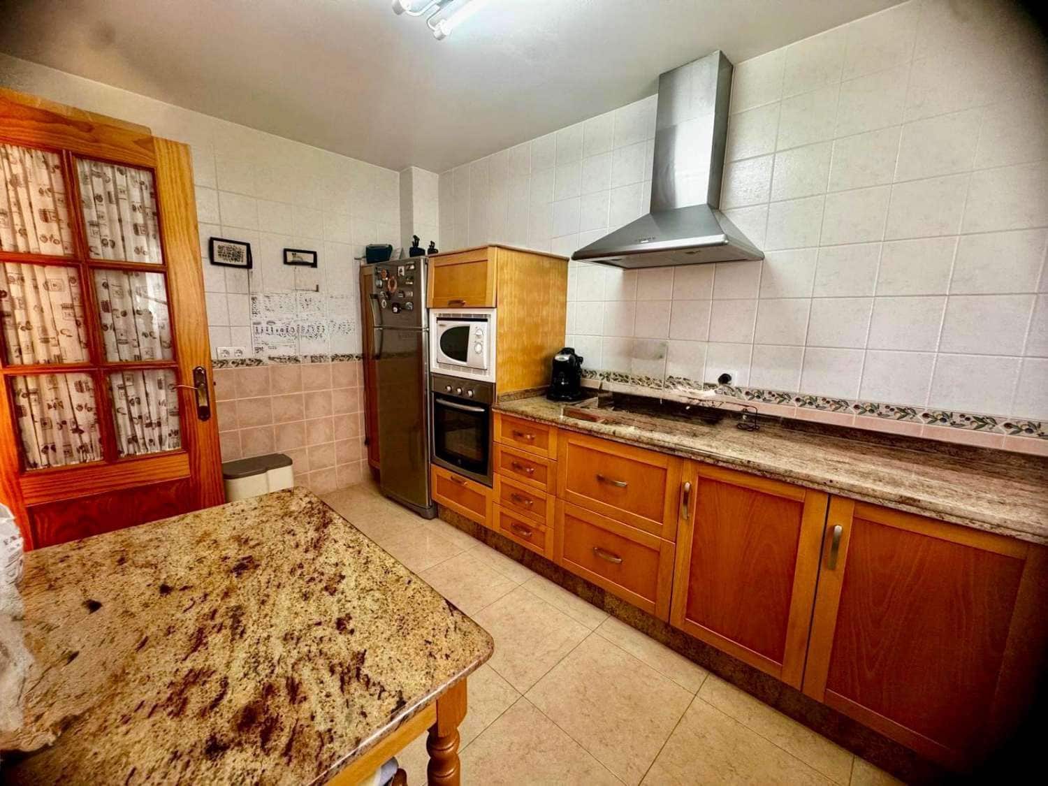 4 quarto Moradia em Banda para venda em Torrox com piscina - 490 000 € (Ref: 9074909)