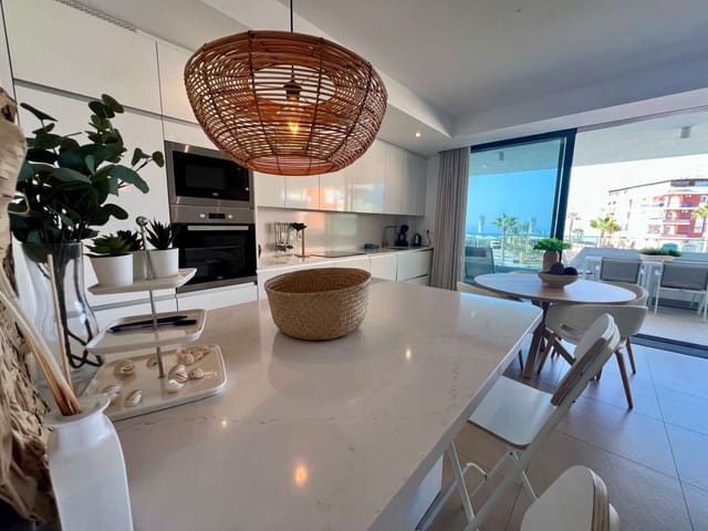 Apartamento de 2 habitaciones en Torrox en venta con piscina garaje - 399.000 € (Ref: 9134142)