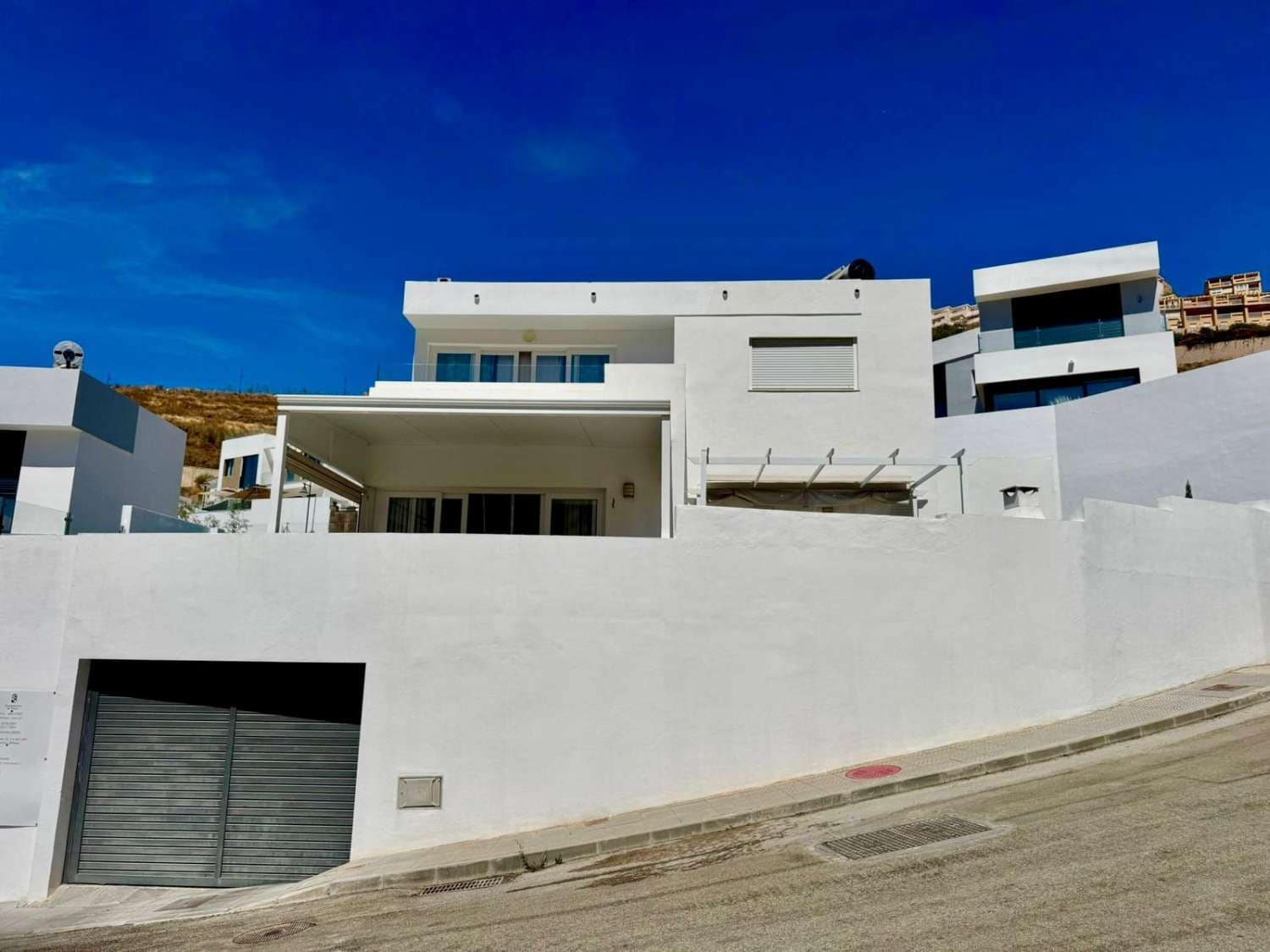 3 bedroom Villa for sale in Torrox with pool - € 490,000 (Ref: 9228375)