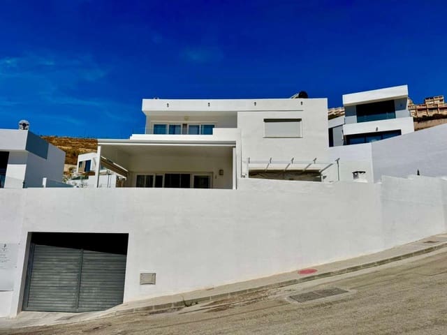 3 soveværelse Villa til salg i Torrox med swimmingpool - € 490.000 (Ref: 9228375)