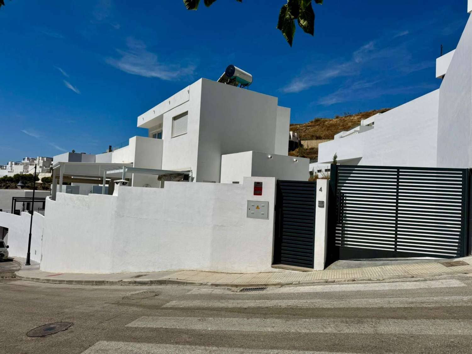 3 bedroom Villa for sale in Torrox with pool - € 490,000 (Ref: 9228375)