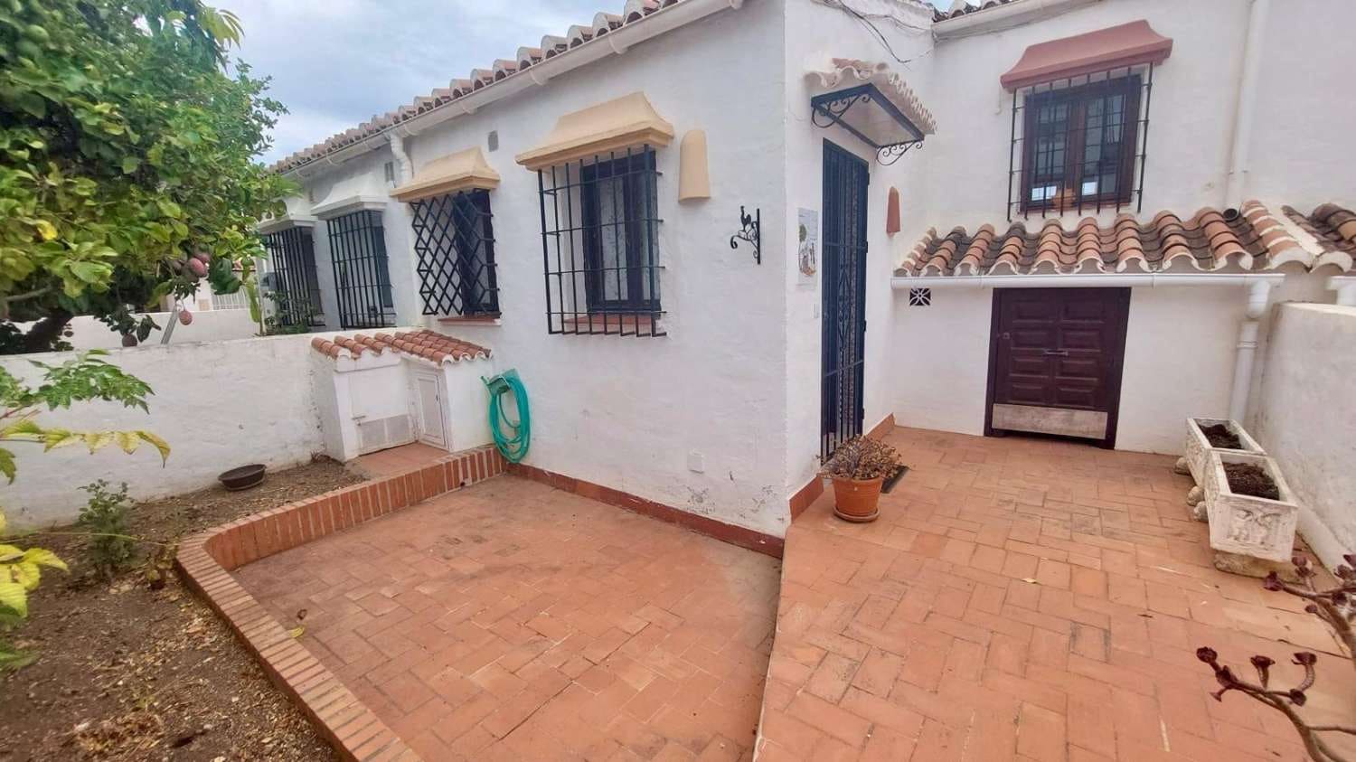 3 makuuhuone Omakotitalo myytävänä paikassa Nerja mukana uima-altaan - 325 000 € (Ref: 9236173)