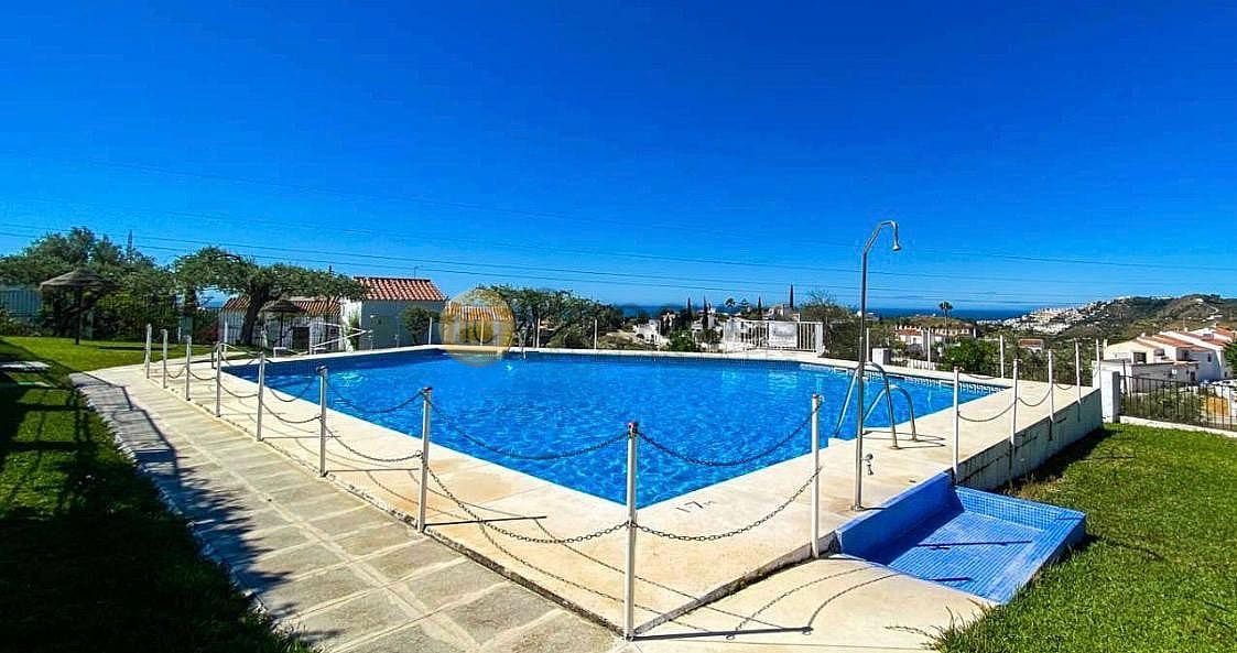 2 Zimmer Reihenhaus zu verkaufen in Nerja mit Pool - 309.000 € (Ref: 9461950)