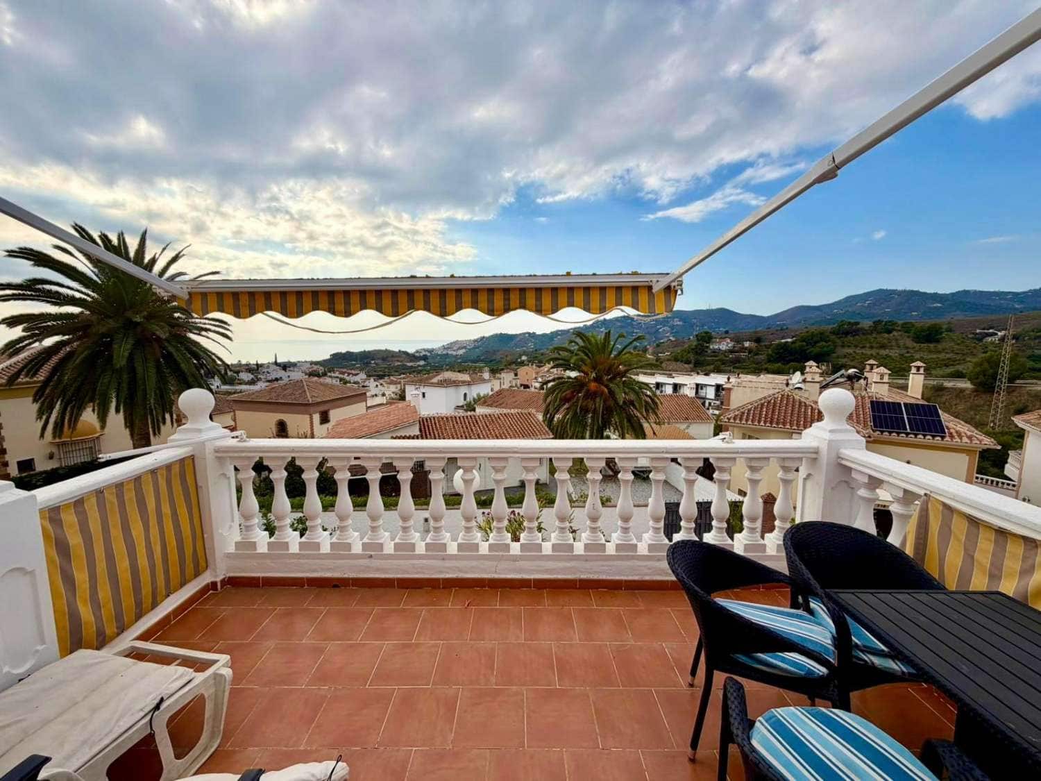 2 Zimmer Reihenhaus zu verkaufen in Nerja mit Pool - 309.000 € (Ref: 9461950)