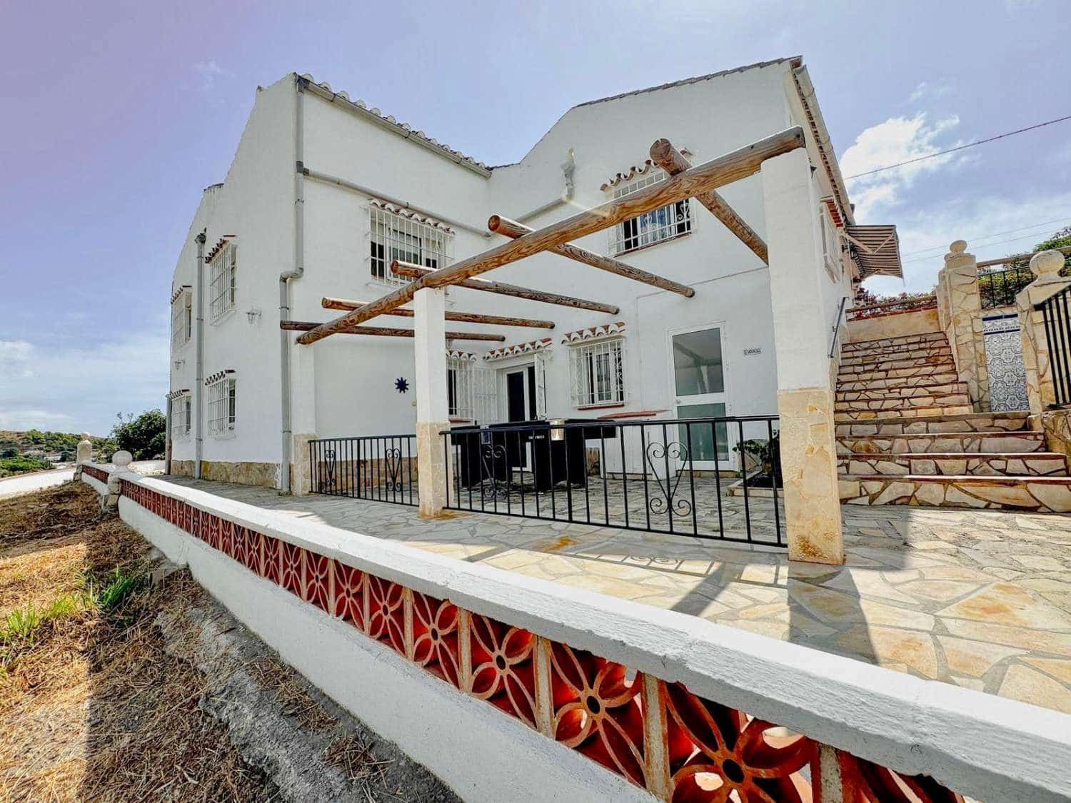 6 soveværelse Villa til salg i Nerja med swimmingpool - € 1.099.000 (Ref: 9564852)