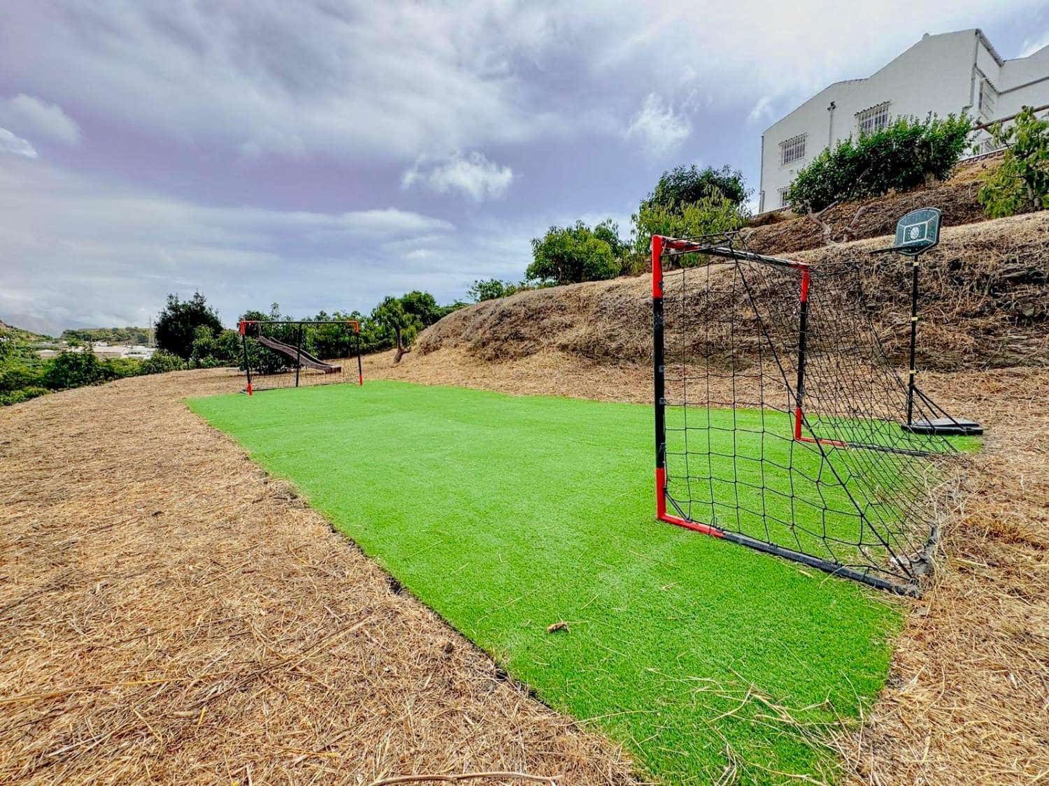 6 soveværelse Villa til salg i Nerja med swimmingpool - € 1.099.000 (Ref: 9564852)