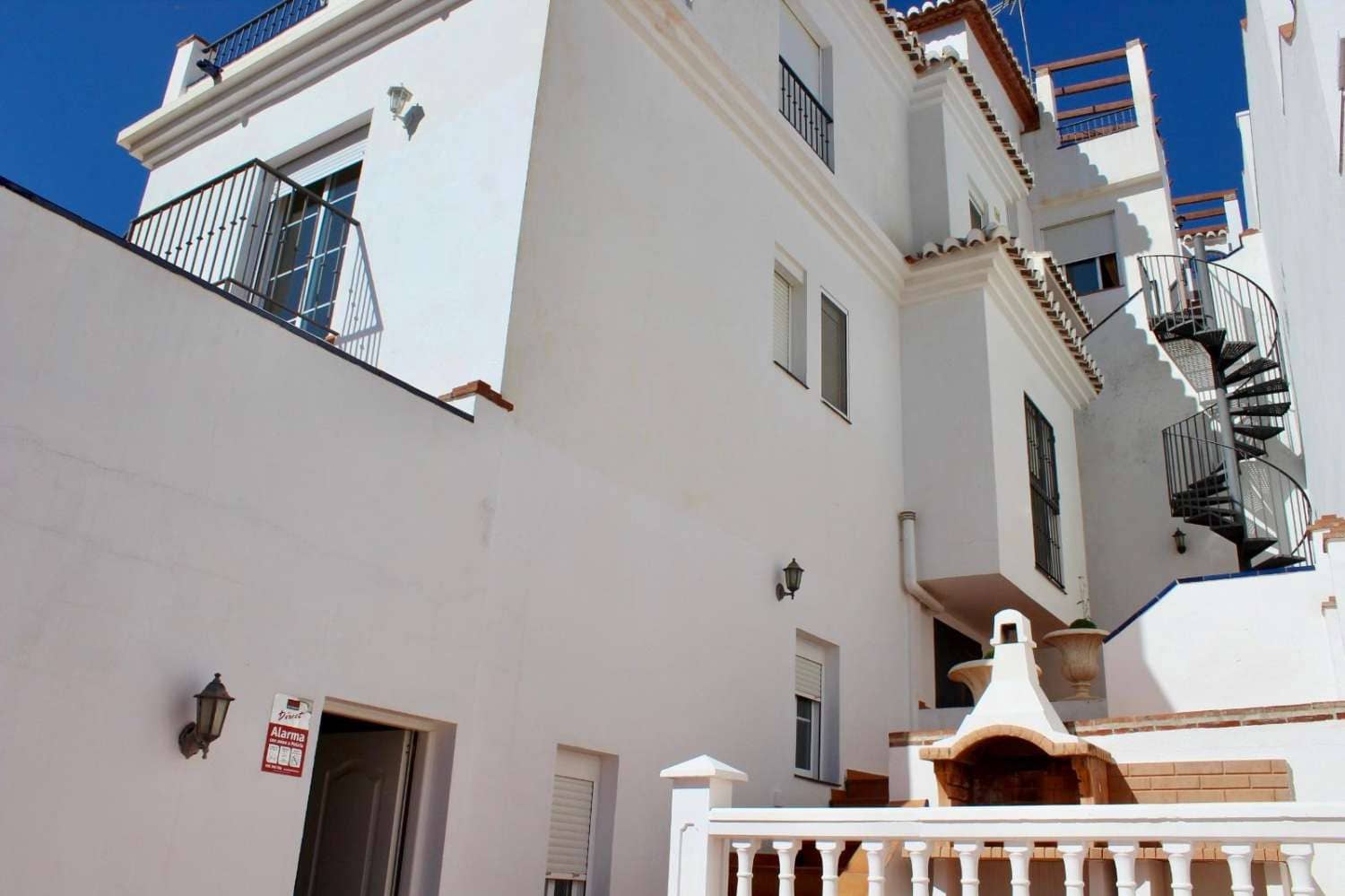 4 soveværelse Rækkehus til salg i Frigiliana med swimmingpool - € 415.000 (Ref: 9615208)