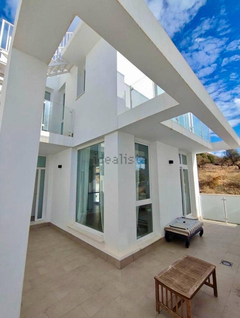 3 sovrum Villa till salu i Nerja med pool garage - 575 000 € (Ref: 9806208)
