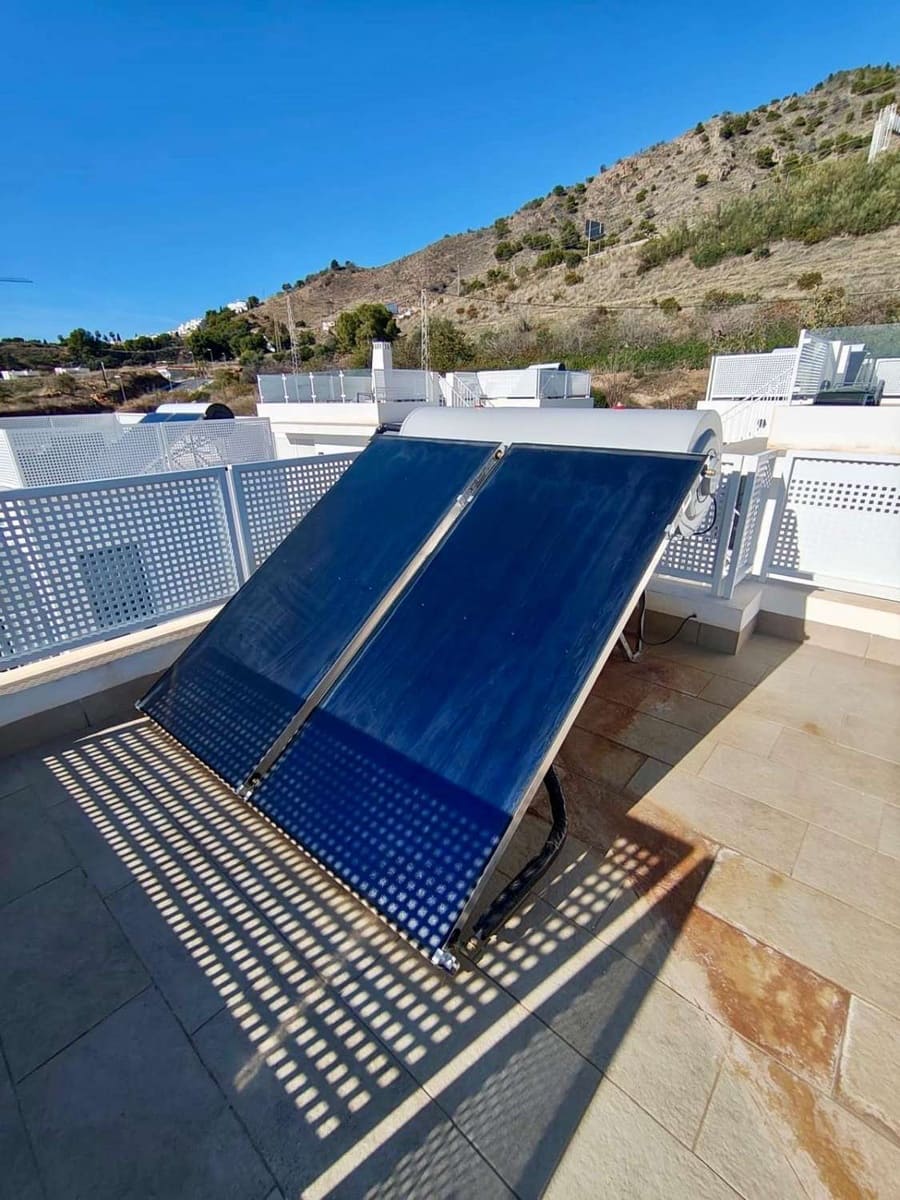 3 sovrum Villa till salu i Nerja med pool garage - 575 000 € (Ref: 9806208)