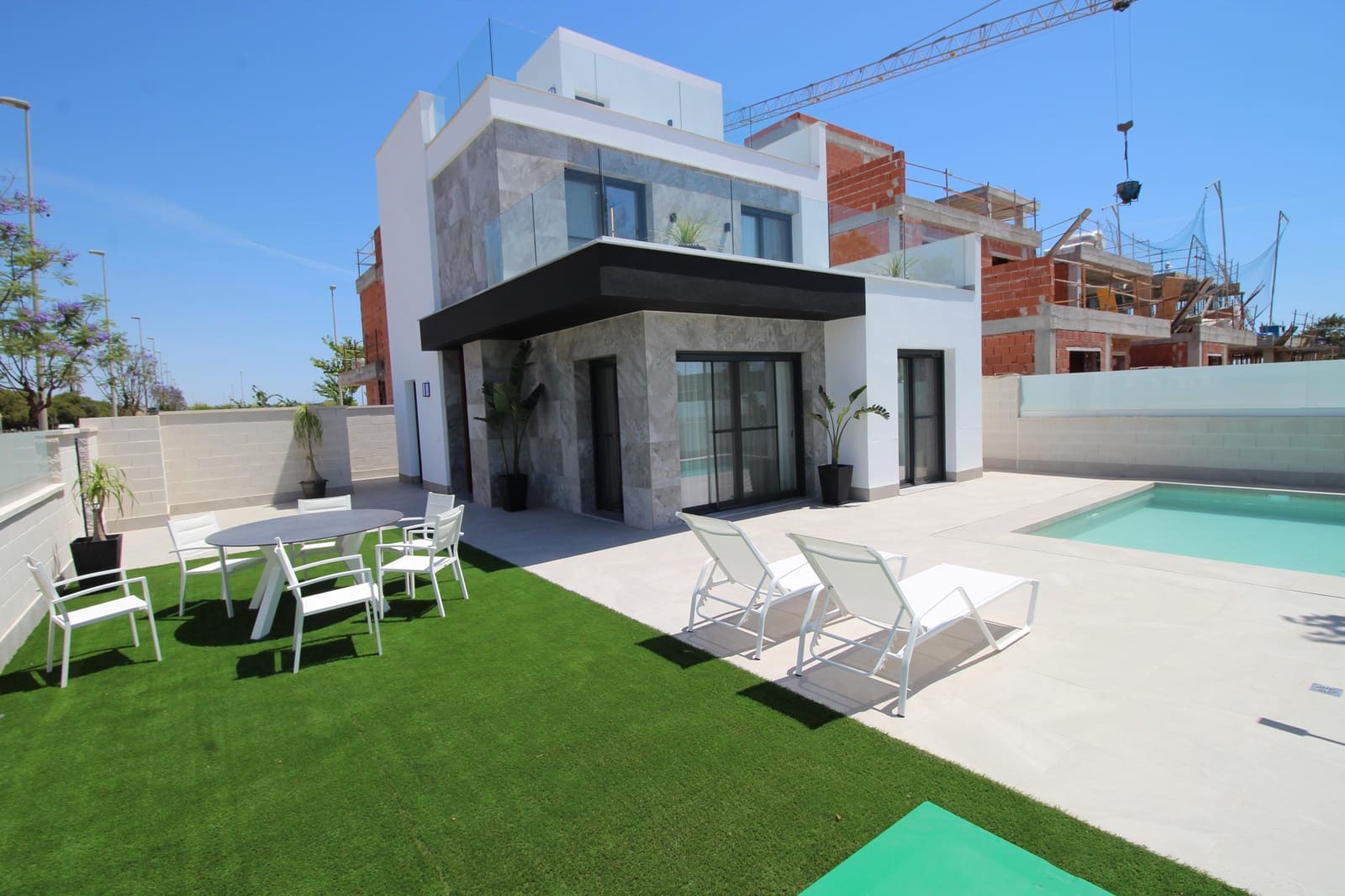 Chalet de 3 habitaciones en Pilar de la Horadada en venta con piscina garaje - 485.000 € (Ref: 10140229)