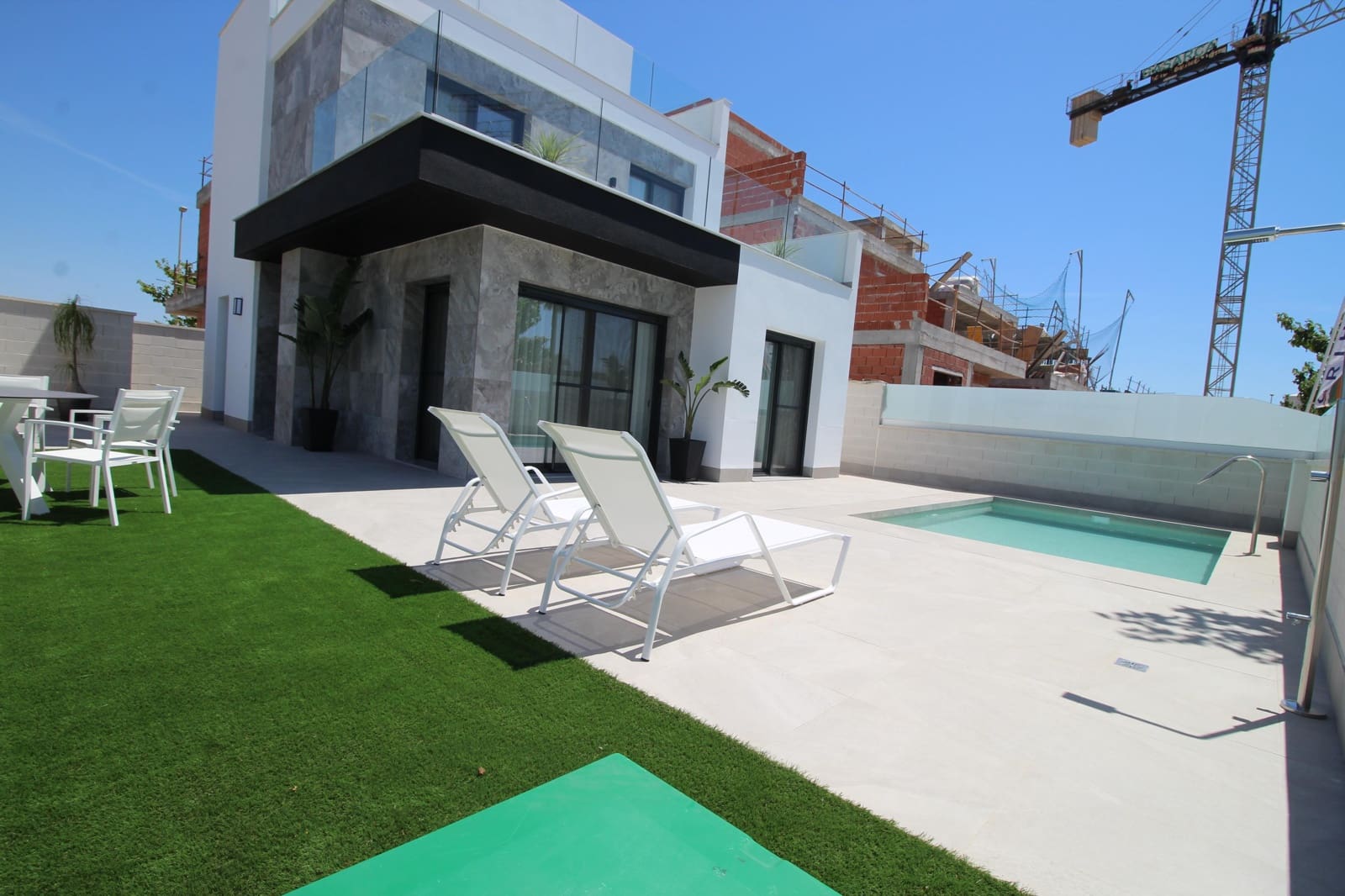Chalet de 3 habitaciones en Pilar de la Horadada en venta con piscina garaje - 485.000 € (Ref: 10140229)