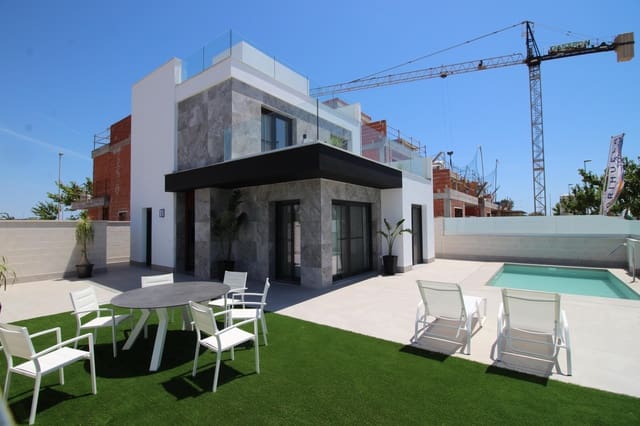Chalet de 3 habitaciones en Pilar de la Horadada ciudad, Pilar de la Horadada en venta con piscina garaje - 485.000 € (Ref: 10140229)