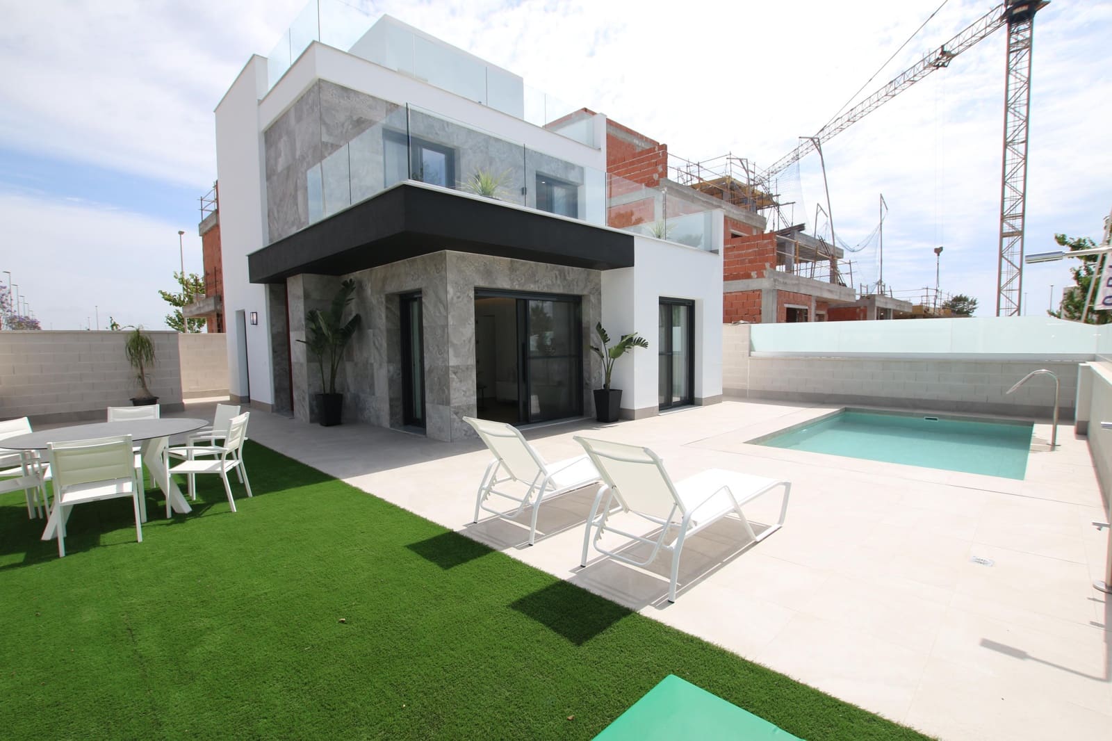 Chalet de 3 habitaciones en Pilar de la Horadada en venta con piscina garaje - 485.000 € (Ref: 10140229)
