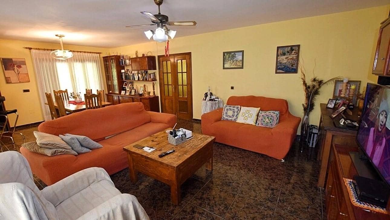 3 makuuhuone Huvila myytävänä paikassa Villamartin mukana uima-altaan 
autotalli - 549 000 € (Ref: 10144863)