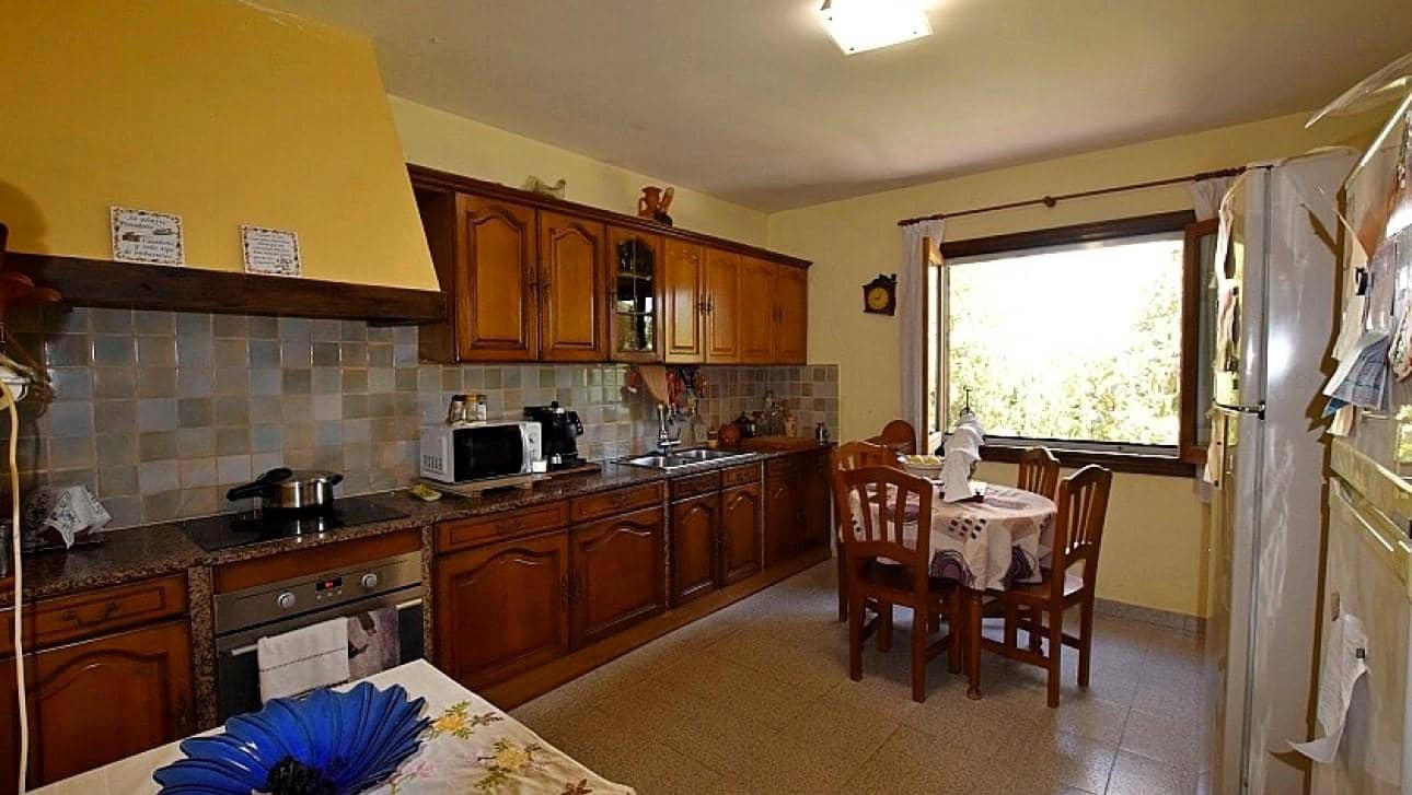 3 makuuhuone Huvila myytävänä paikassa Villamartin mukana uima-altaan 
autotalli - 549 000 € (Ref: 10144863)