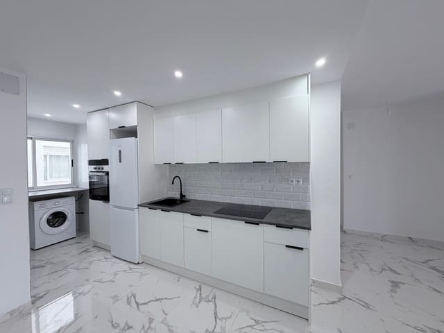 3 makuuhuone Huoneisto myytävänä paikassa Las Piscinas Naturales, Torrevieja - 219 000 € (Ref: 9676211)