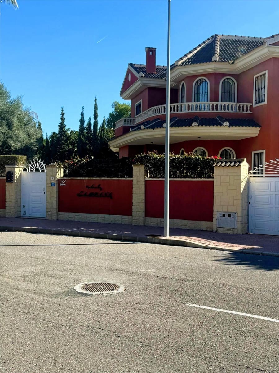 4 bedroom Apartment for sale in Ciudad Quesada with garage - € 1,100,000 (Ref: 9676222)