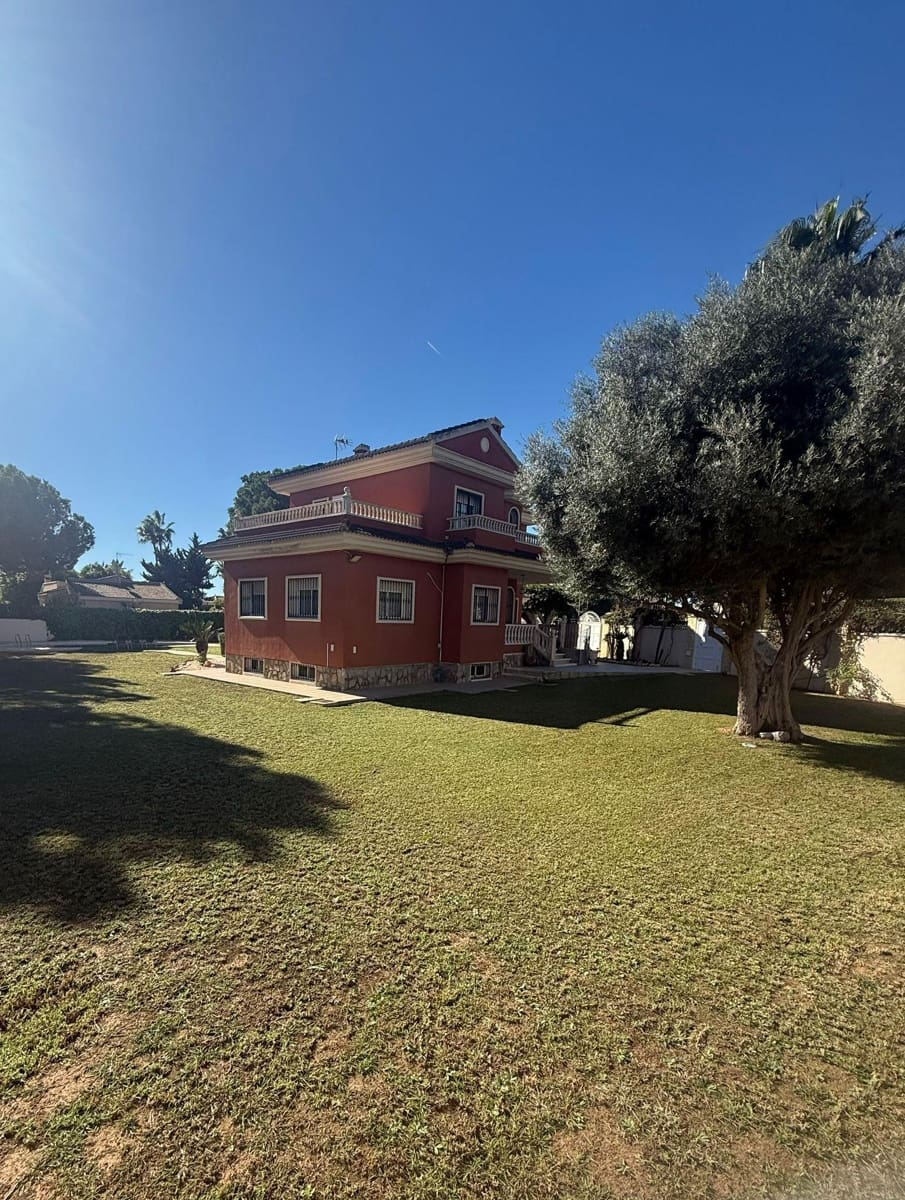 4 bedroom Apartment for sale in Ciudad Quesada with garage - € 1,100,000 (Ref: 9676222)