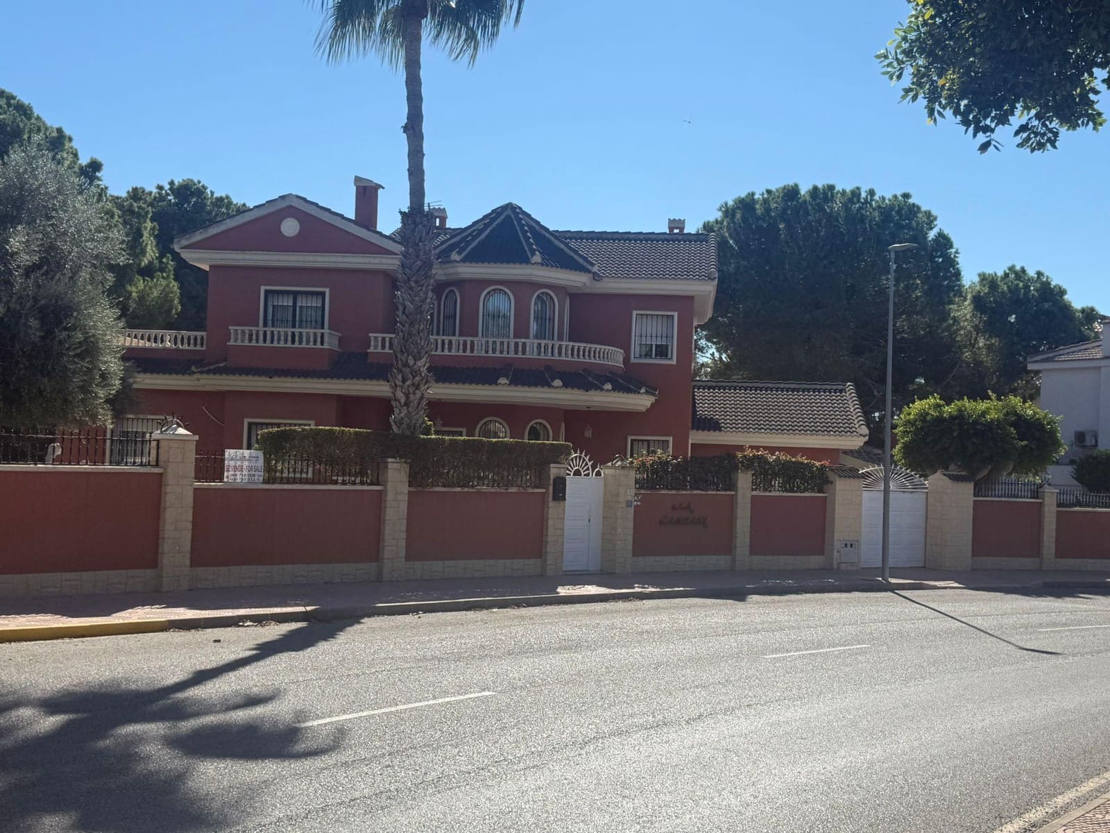 4 bedroom Apartment for sale in Ciudad Quesada with garage - € 1,100,000 (Ref: 9676222)