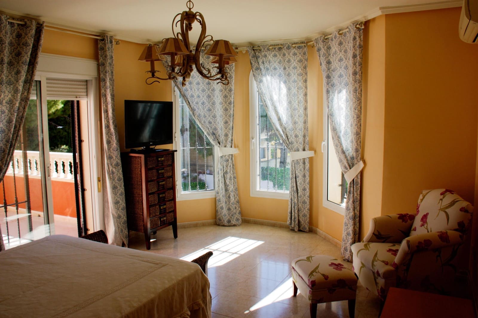 4 bedroom Apartment for sale in Ciudad Quesada with garage - € 1,100,000 (Ref: 9676222)