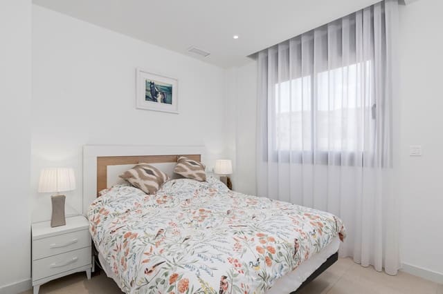 Pareado de 4 habitaciones en Los Secanos, Guardamar del Segura en venta con piscina - 507.050 € (Ref: 9742930)