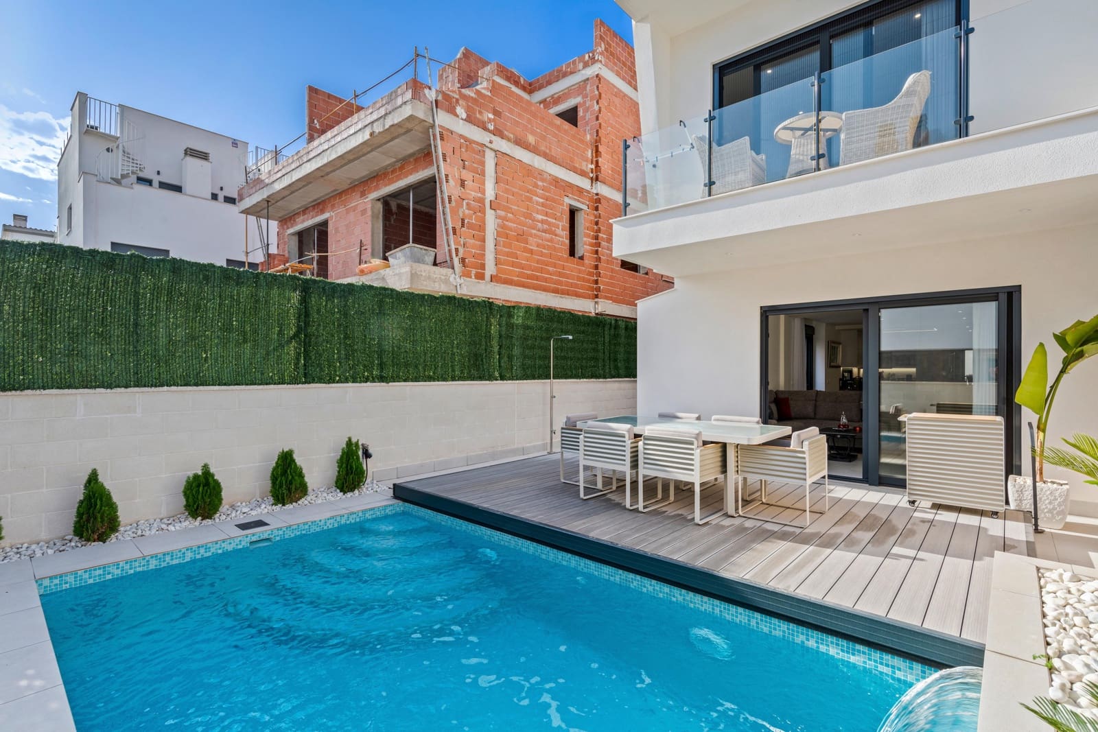 Pareado de 4 habitaciones en Guardamar del Segura en venta con piscina - 507.050 € (Ref: 9742930)