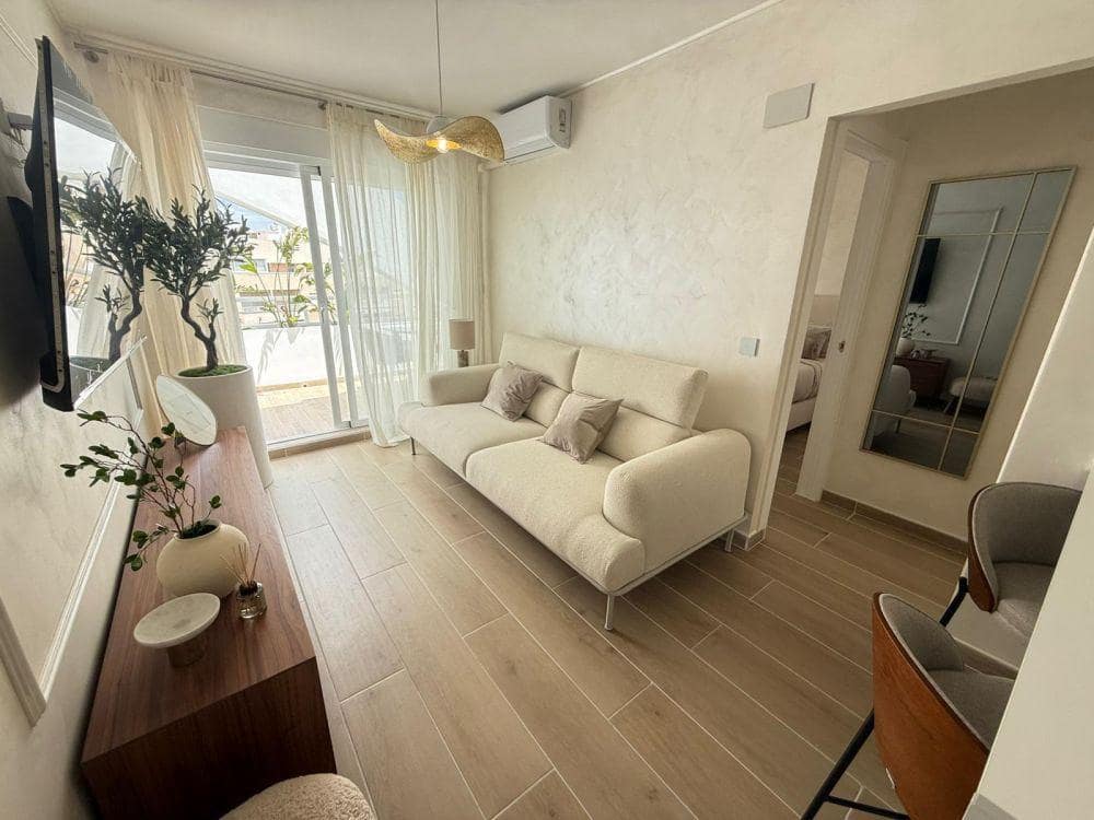 2 soverom Leilighet til salgs i Torrevieja med svømmebasseng - € 160 000 (Ref: 9860700)