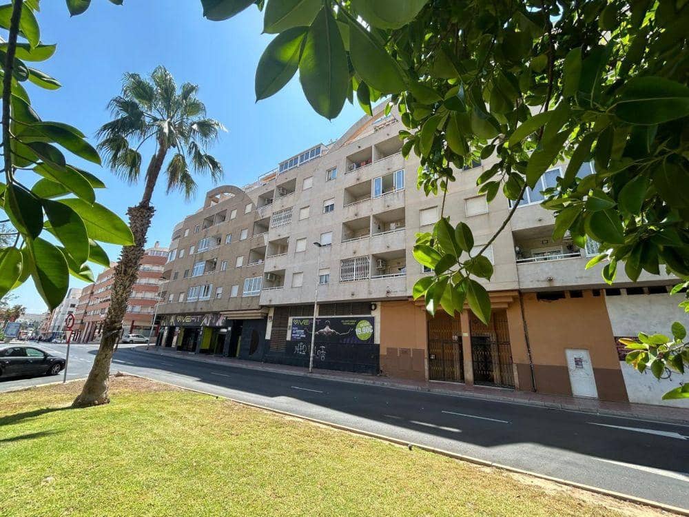 2 soverom Leilighet til salgs i Torrevieja med svømmebasseng - € 160 000 (Ref: 9860700)