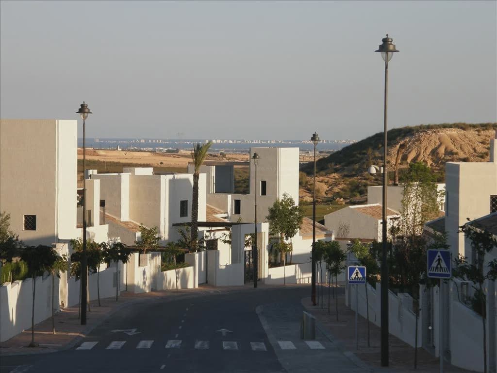 2 bedroom Terraced Villa for sale in La Peraleja Golf Resort with pool garage - € 298,000 (Ref: 9058515)