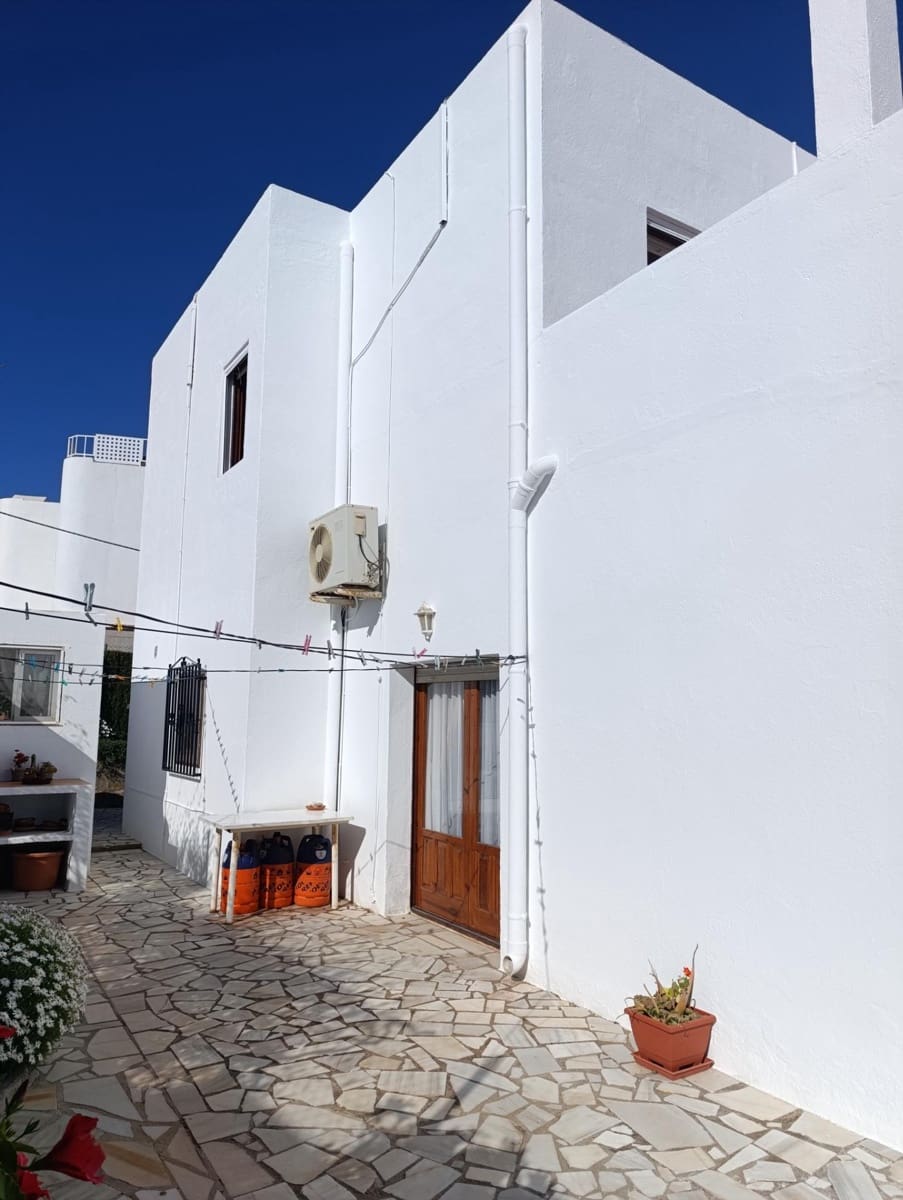 4 bedroom Villa for sale in Mojacar with garage - € 450,000 (Ref: 9639313)