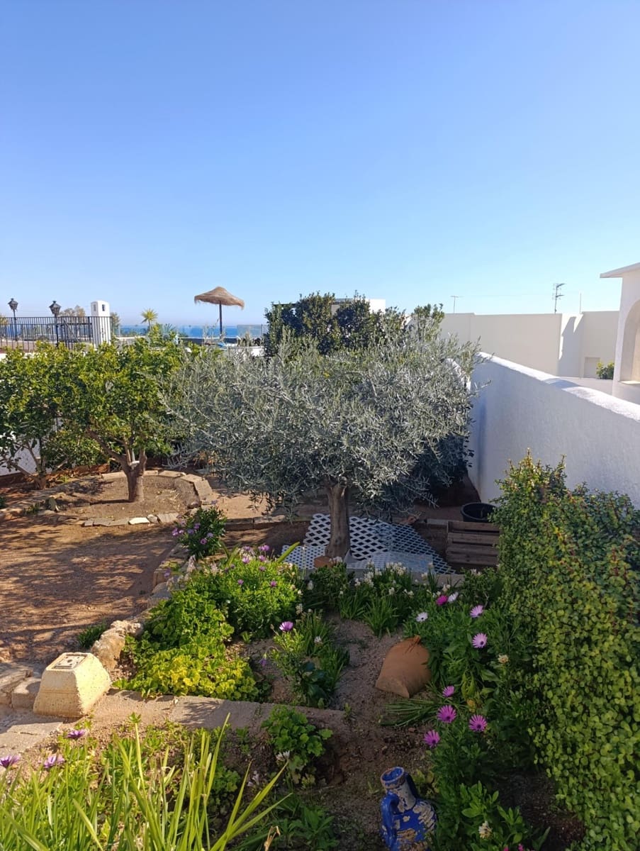 4 bedroom Villa for sale in Mojacar with garage - € 450,000 (Ref: 9639313)