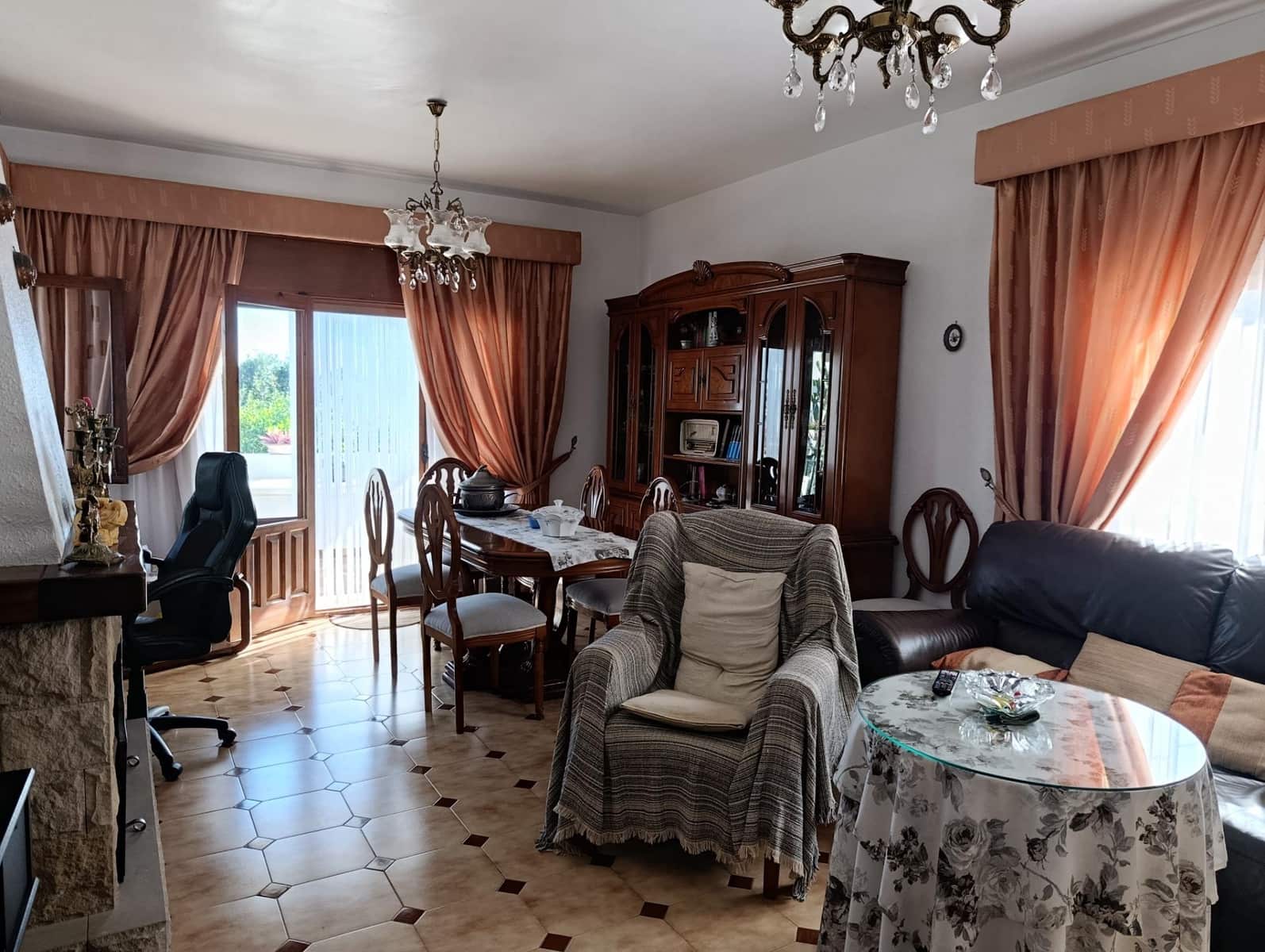 4 bedroom Villa for sale in Mojacar with garage - € 450,000 (Ref: 9639313)