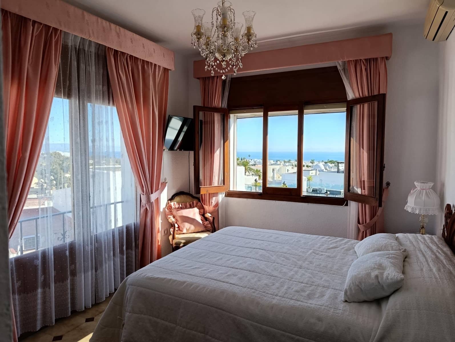 4 bedroom Villa for sale in Mojacar with garage - € 450,000 (Ref: 9639313)