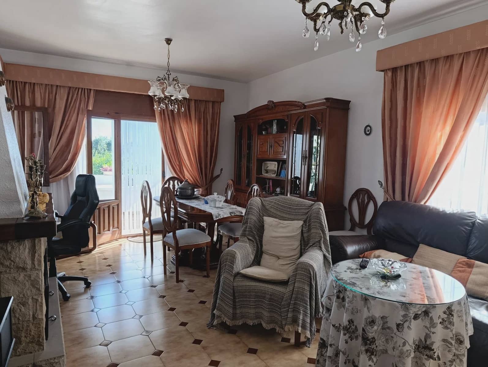 4 bedroom Villa for sale in Mojacar with garage - € 450,000 (Ref: 9639313)