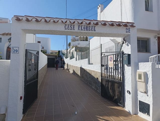 Chalet de 4 habitaciones en Mojácar en venta con garaje - 450.000 € (Ref: 9639313)
