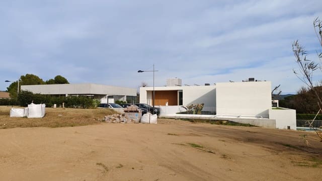 Byggegrund til salg i Girona by - € 630.000 (Ref: 9876776)