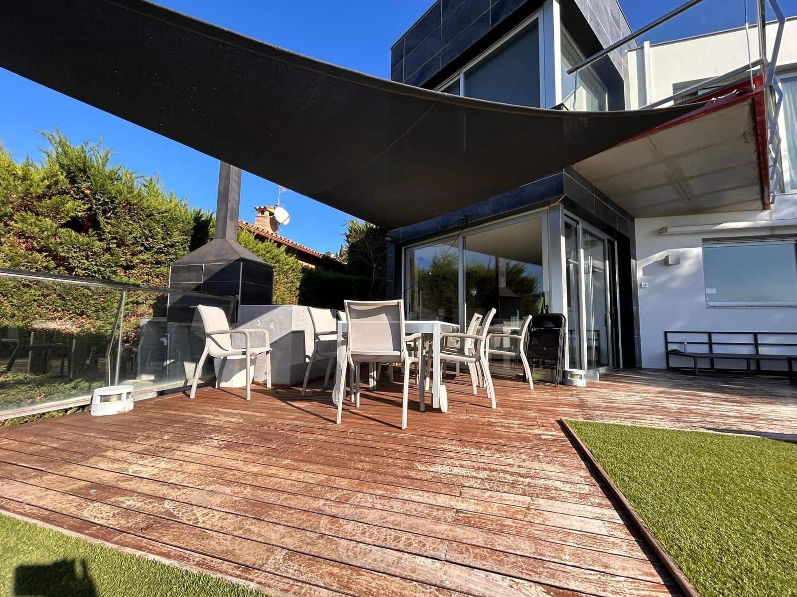4 chambre Villa/Maison à vendre à Blanes avec piscine garage - 1 950 000 € (Ref: 9876781)