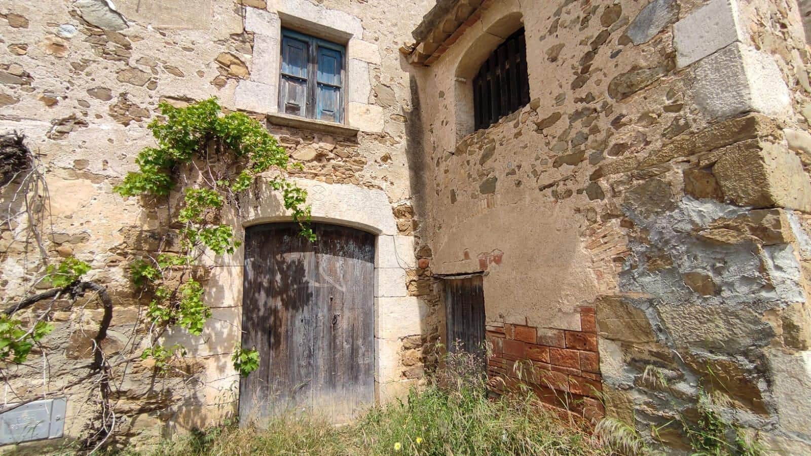 Finca/Landehus til salg i Aiguaviva - € 330.000 (Ref: 9876786)