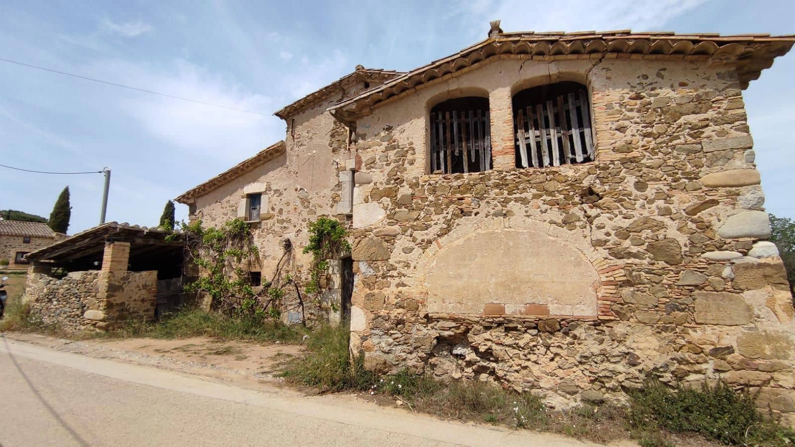 Finca/Landehus til salg i Aiguaviva - € 330.000 (Ref: 9876786)